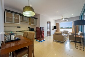 Réfrigérateur, bouilloire électrique