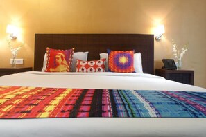 Estudio Deluxe (Suites-Studio) | 1 dormitorio, mobiliario individual, escritorio y cortinas opacas