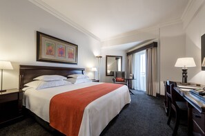 Ropa de cama de alta calidad y minibar 