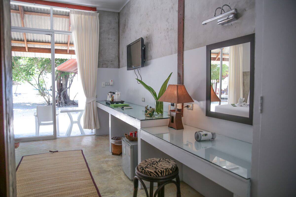 1 bedroom, premium bedding, minibar, in-room safe