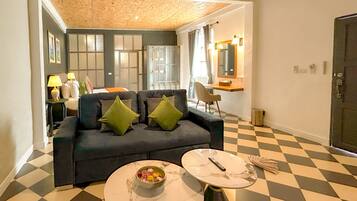 Executive Suite | Living area | 55-inch Smart TV with digital channels, Netflix, iPod dock