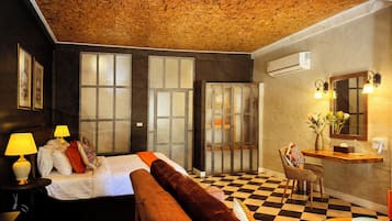 Honeymoon Suite with Bathtub | 1 quarto, roupas de cama premium, frigobar, cofres nos quartos