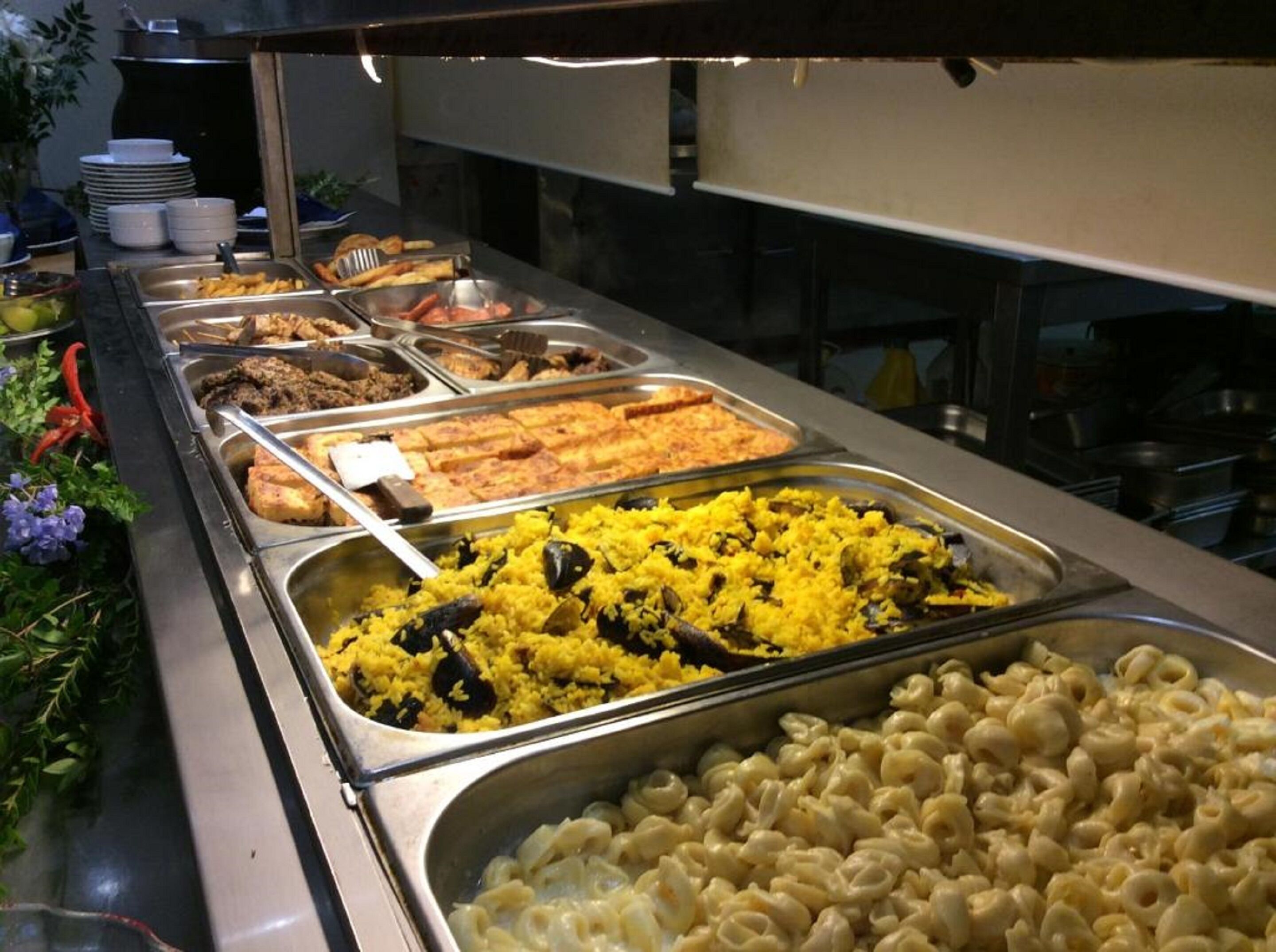 breakfast, lunch, dinner served; international cuisine