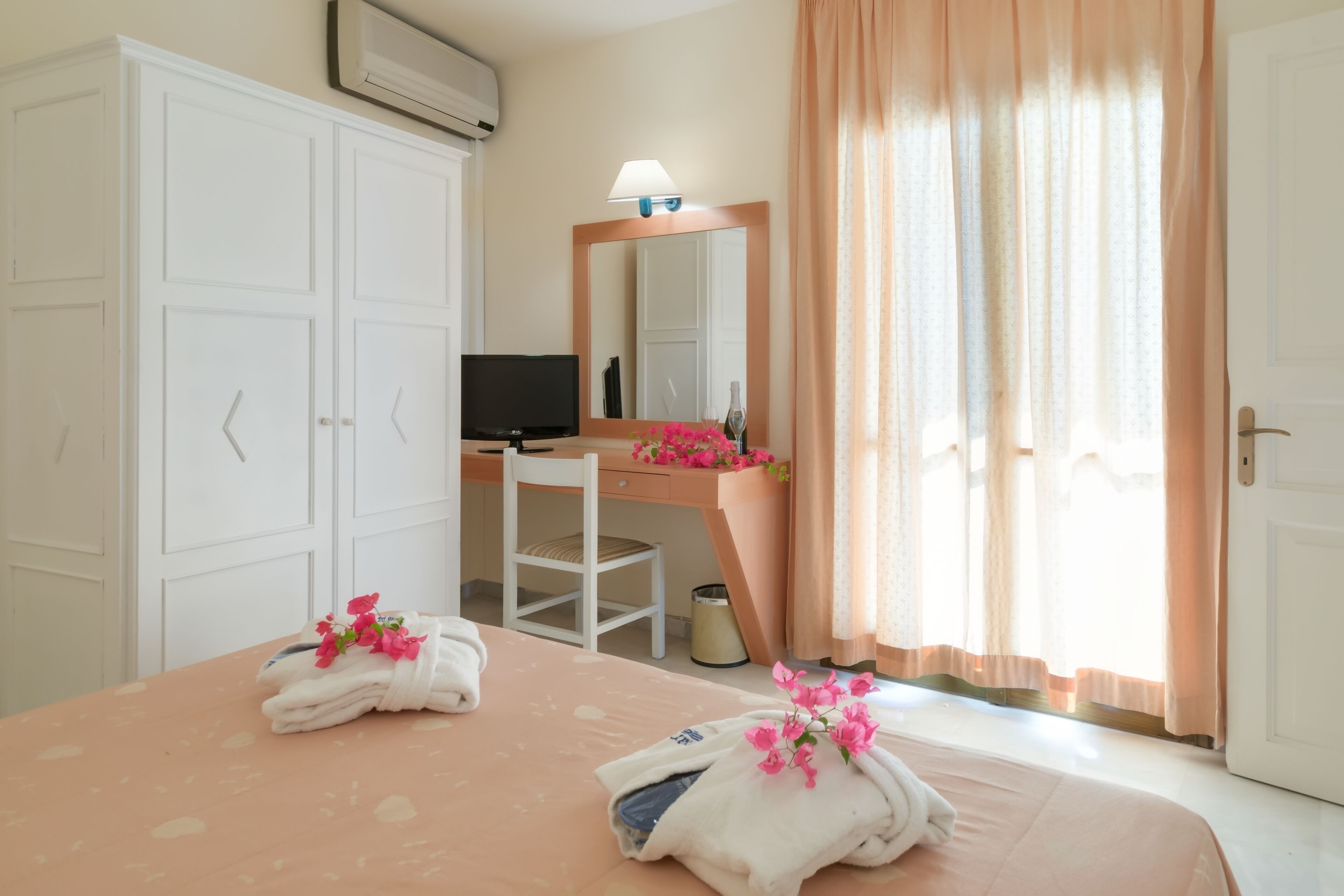 two bedroom apartment with side sea view | 1 bedroom, free wifi, bed sheets