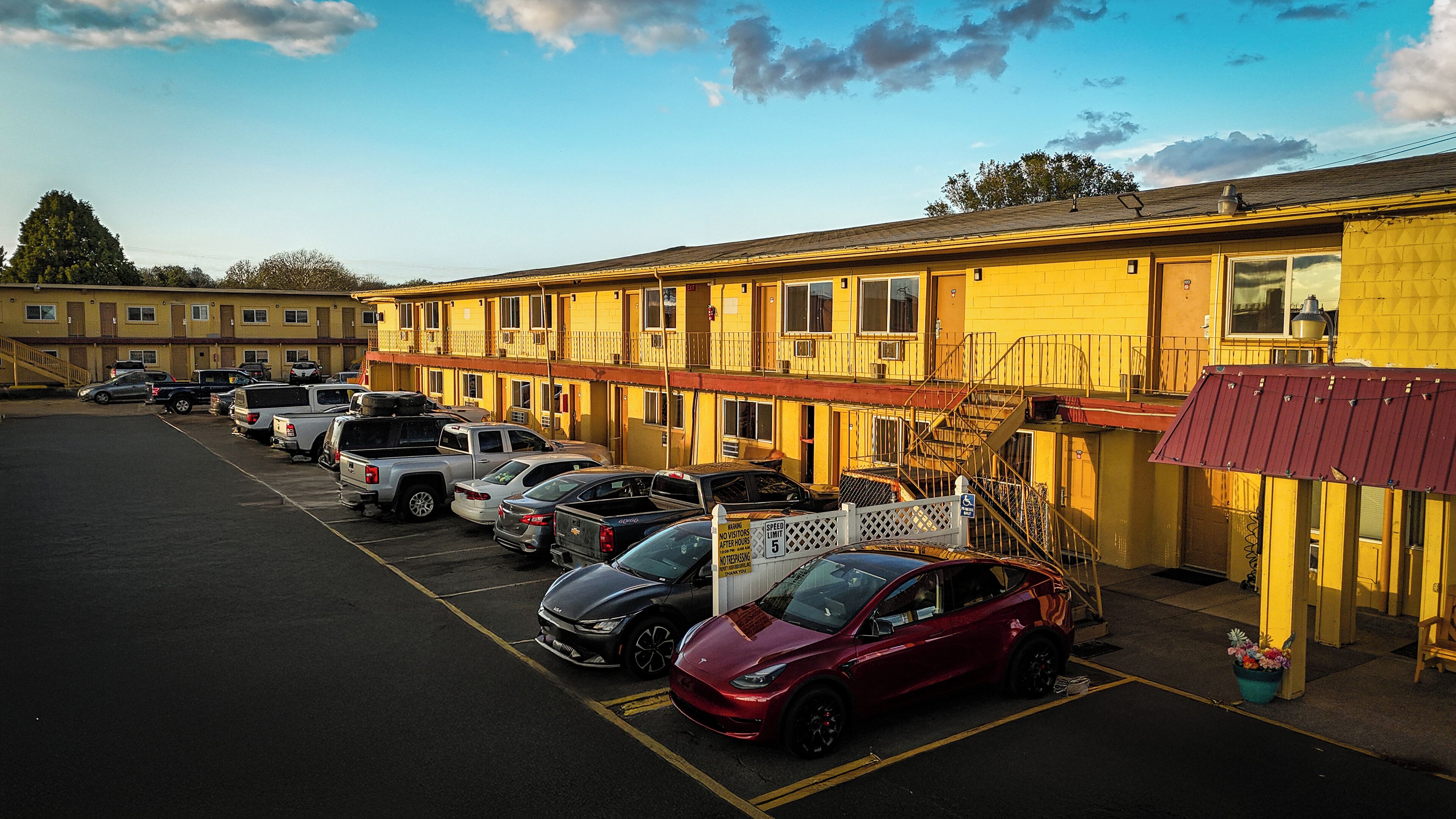 Vista frontal de la propiedad