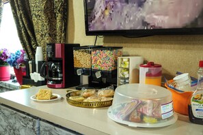 Free daily continental breakfast