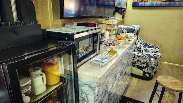 Free daily continental breakfast