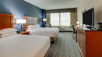 1 quarto, escrivaninha, cortinas blackout, ferros/tábuas de passar roupa