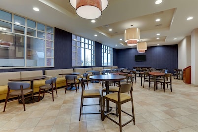 Drury Inn & Suites St. Louis Arnold