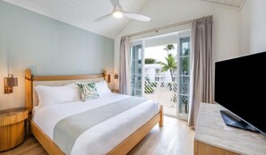 Premium bedding, pillow-top beds, in-room safe, blackout curtains - Bayside Villas by Islander Resort (Islamorada)