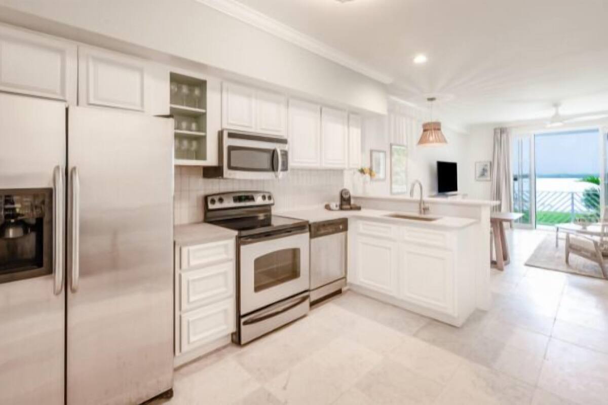 brand new two king bay front | private kitchen | full-sized fridge, microwave, oven, stovetop