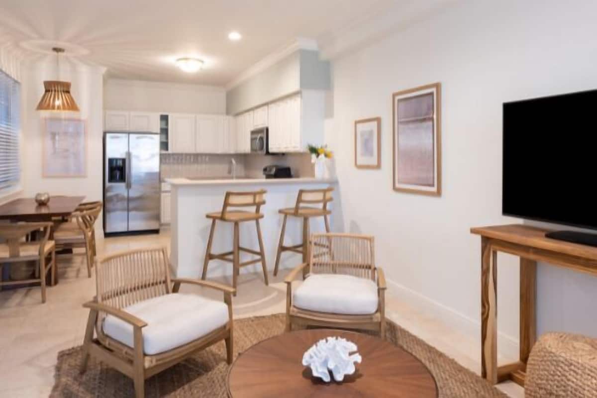 brand new queen/queen bedroom ada | living area | 55-inch lcd tv with cable channels, tv