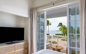 Brand New Two King Bedroom Bay View | Literie de qualité supérieure, surmatelas