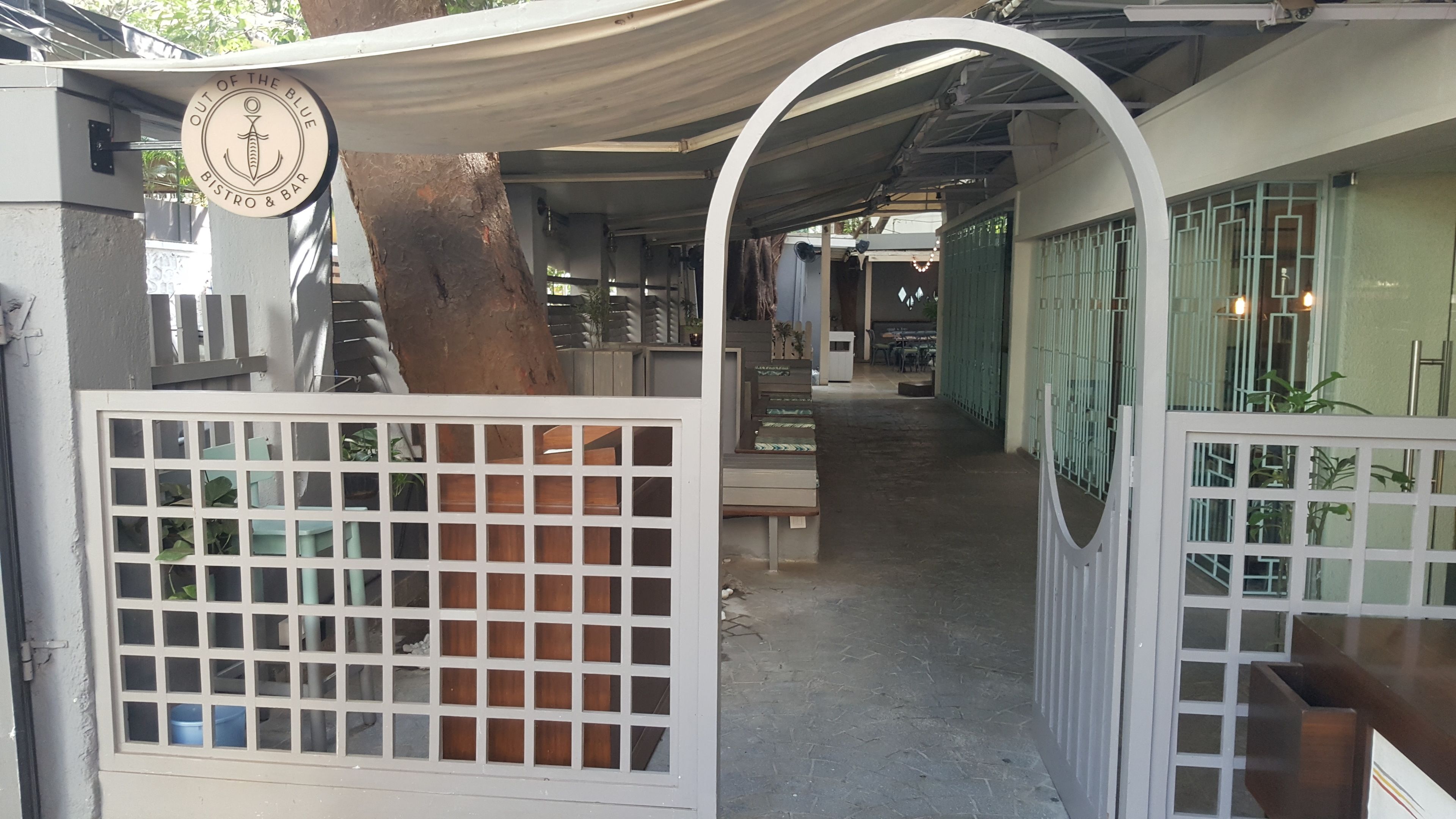 breakfast, lunch and dinner served