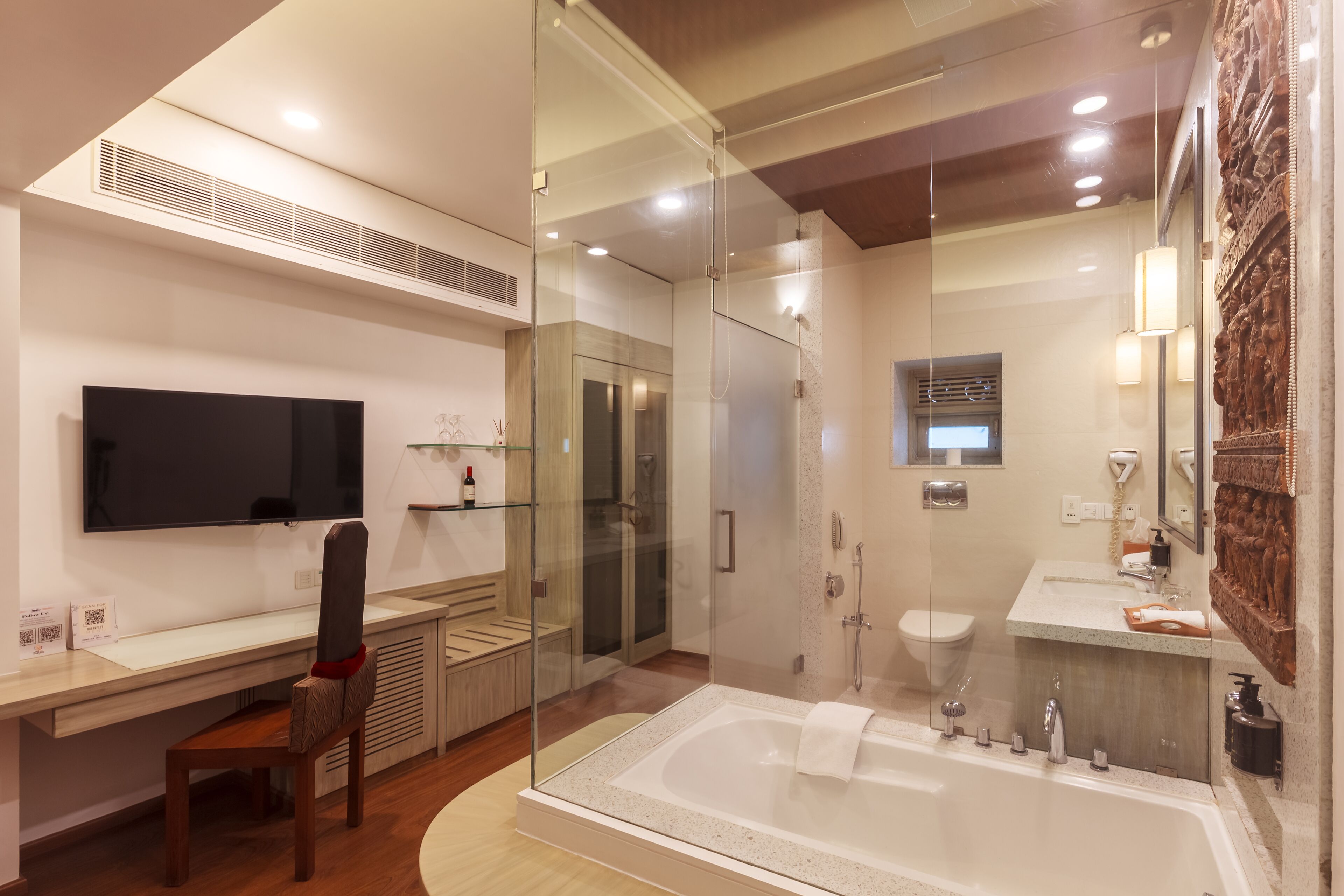 tamasroom | bathroom | free toiletries, hair dryer, bathrobes, slippers