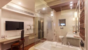 TamasRoom | Bathroom | Free toiletries, hair dryer, bathrobes, slippers
