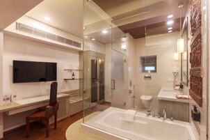 TamasRoom | Bathroom | Free toiletries, hair dryer, bathrobes, slippers