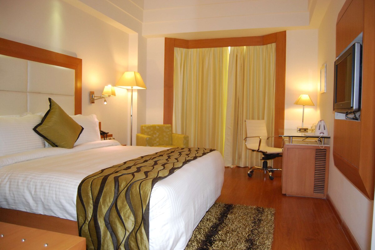 Deluxe Room King Bed | 객실 내 금고, 책상, 방음 설비, 다리미/다리미판