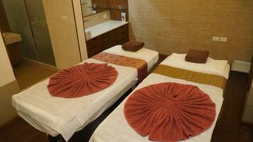 Couples treatment room(s), deep-tissue massages, Swedish massages