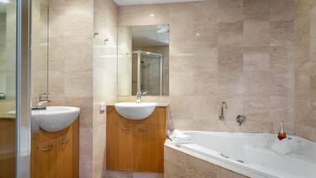Penthouse, 4 Bedrooms, Sea View | Bathroom | Separate bathtub and shower, hair dryer, towels