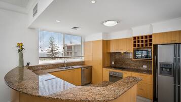 Penthouse, 4 Bedrooms, Sea View | Private kitchen | Full-sized fridge, microwave, oven, stovetop