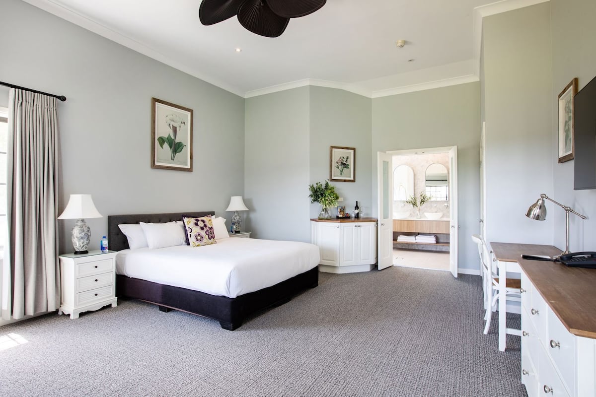 Minibar, desk, iron/ironing board, free WiFi