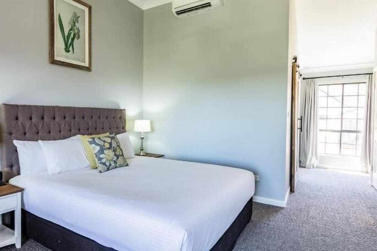 Minibar, desk, iron/ironing board, free WiFi