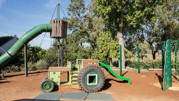 Children’s play area – outdoor