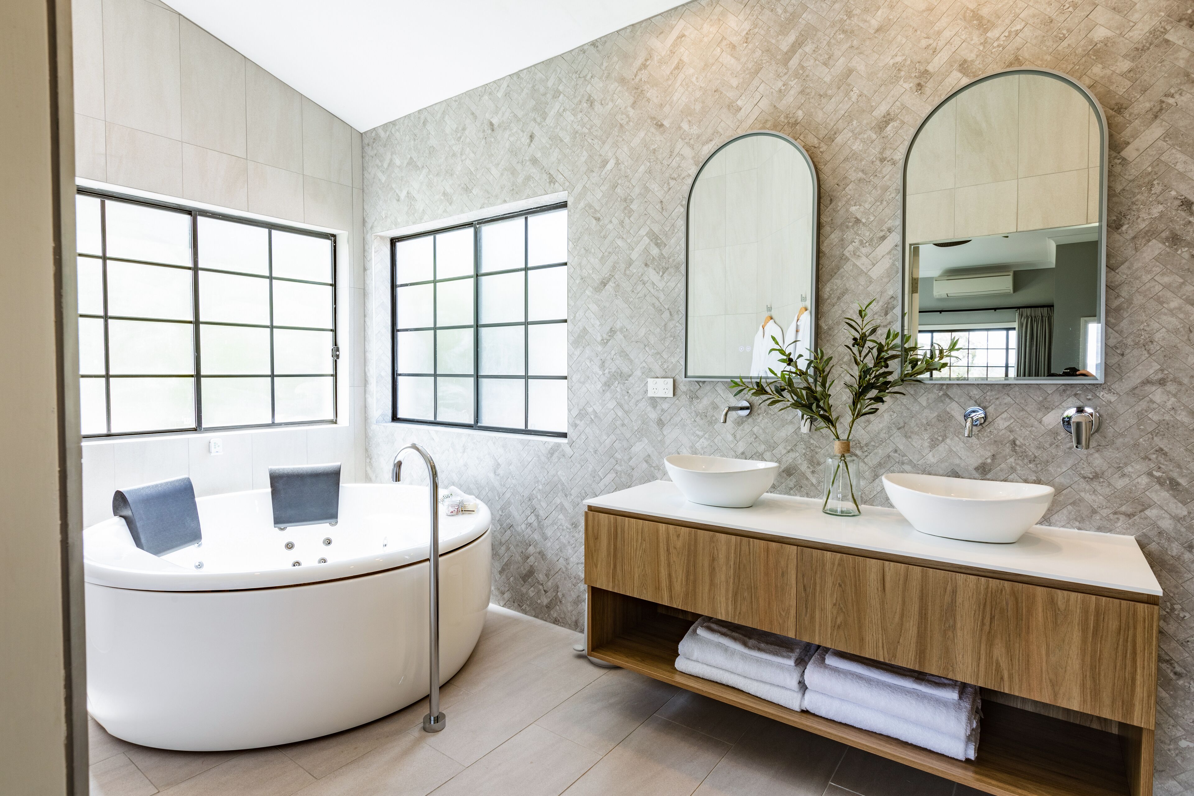 Executive Room | Bathroom | Free toiletries, hair dryer, towels, soap