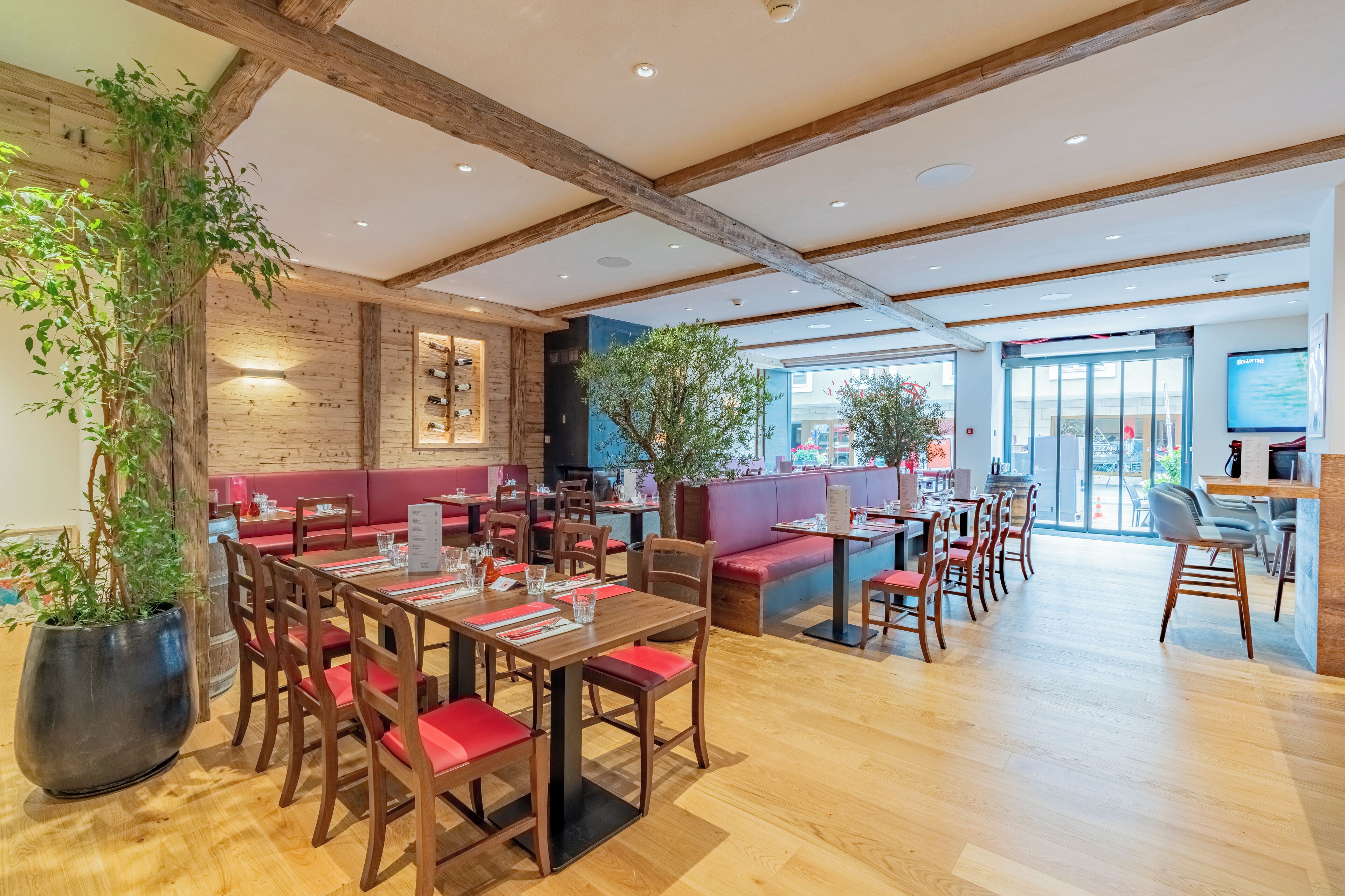 Déjeuner et dîner servis sur place, spécialités Cuisine à base de pizza