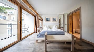 Family Room with Bunk Bed | In-room safe, cribs/infant beds, free WiFi, bed sheets