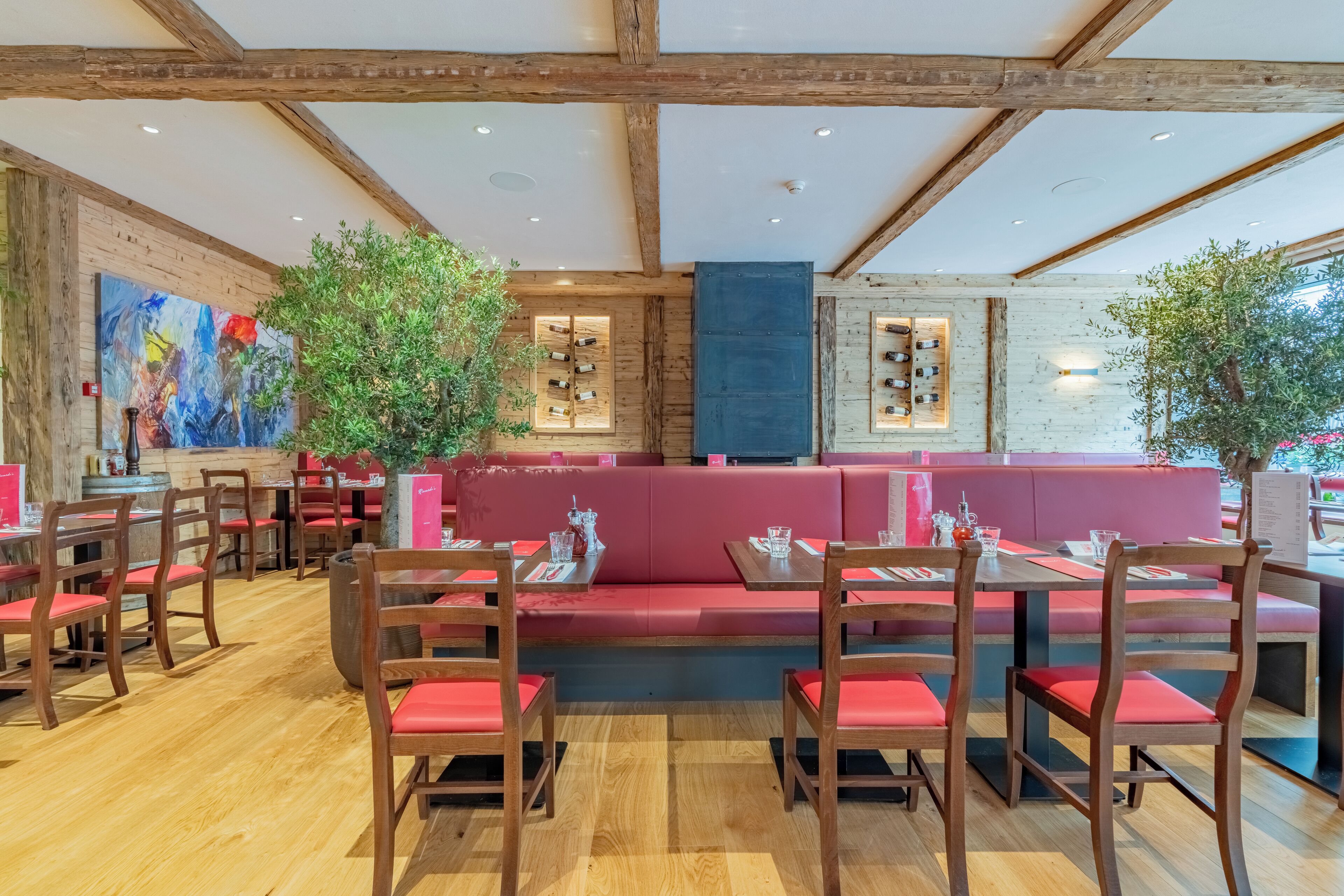 Lunch and dinner served, pizza