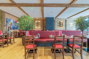 Lunsj og middag serveres, pizza