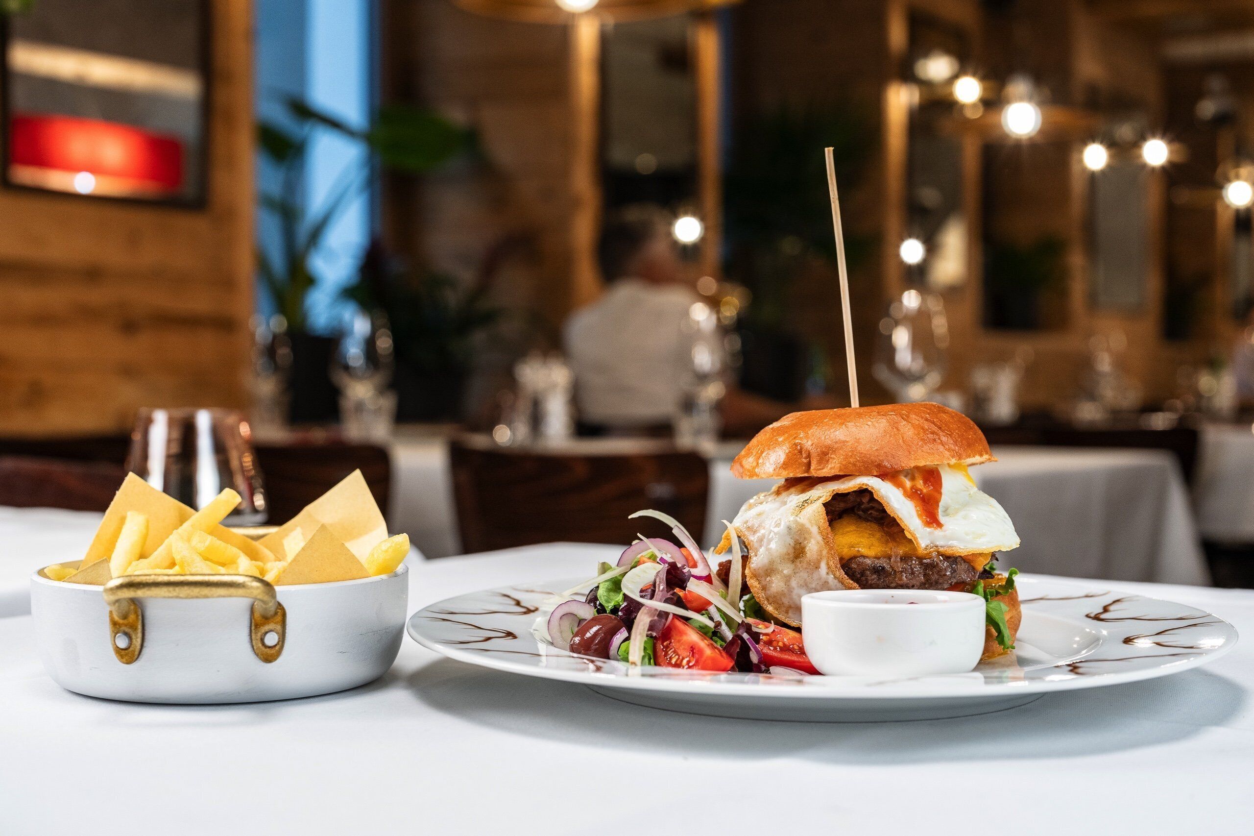 lunch and dinner served, pizza