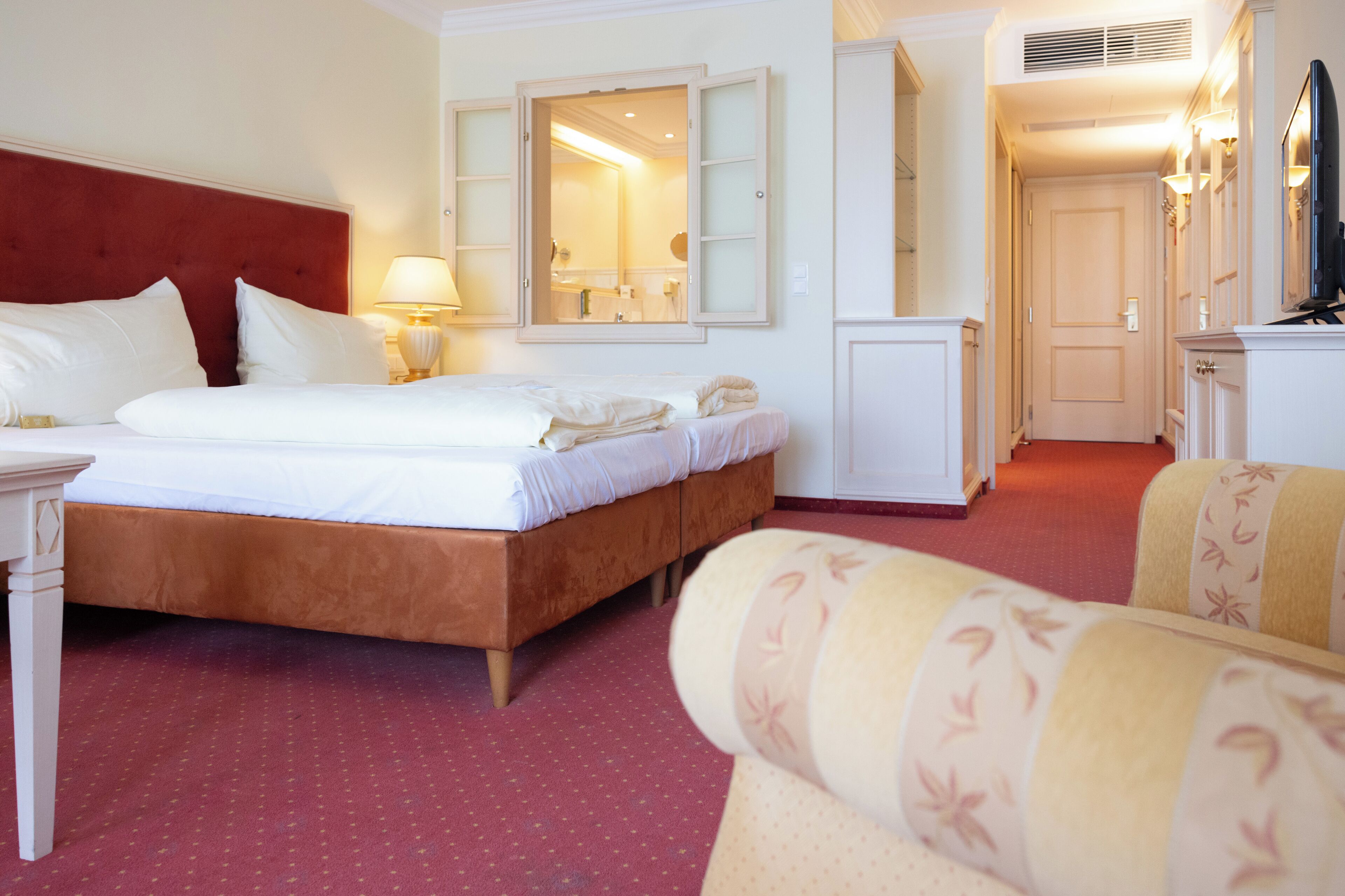 deluxe double room, 1 double bed, garden view | in-room safe, desk, soundproofing, cots/infant beds