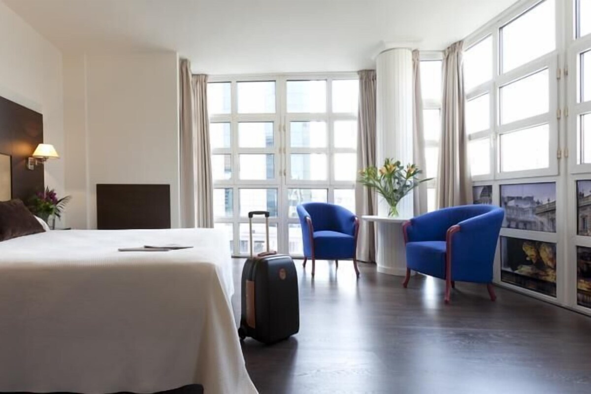 Coffres-forts dans les chambres, bureau, Wi-Fi gratuit, draps fournis