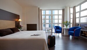 In-room safe, desk, free WiFi, bed sheets - Hotel Madrid Torrejón Plaza (Torrejón de Ardoz)