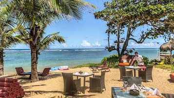2 restaurants, breakfast, lunch, dinner served; seafood