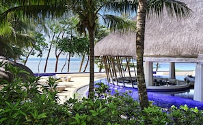 Desayuno buffet diario (EUR 20 por persona)