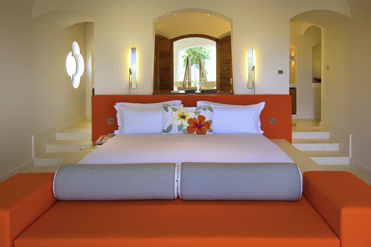 1 bedroom, Egyptian cotton sheets, premium bedding, memory foam beds