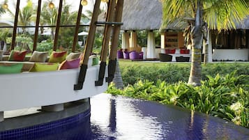 Cocktailbar, uitzicht op de zee, dagelijks geopend