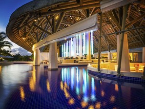 2 restaurants, spécialités Cuisine à base de fruits de mer