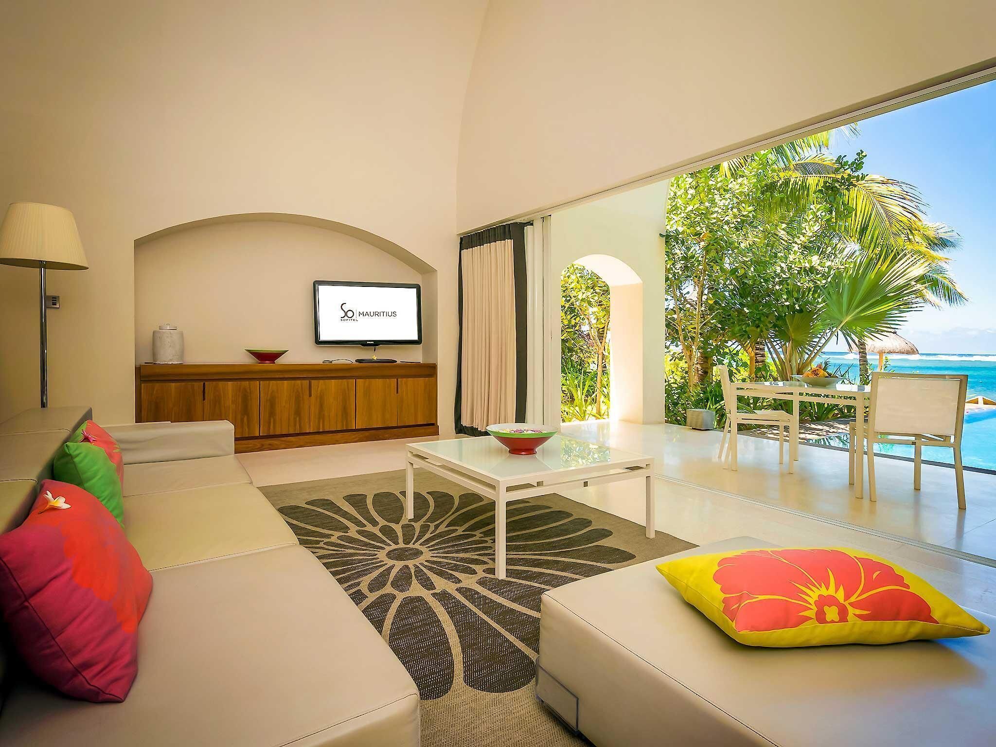 別墅, 2 間臥室, 私人泳池, 海濱 (SO VIP, Living Room, Private Garden) | 埃及棉床單、高級寢具、記憶床墊、迷你吧