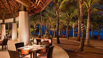 2 ristoranti, aperti a colazione, a pranzo e a cena, frutti di mare