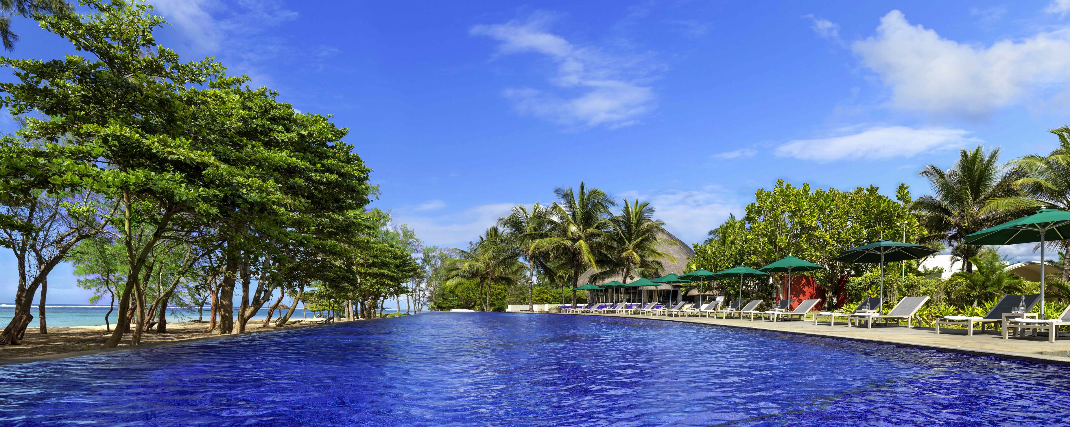 outdoor pool, open 7:00 am to 6:00 pm, pool loungers