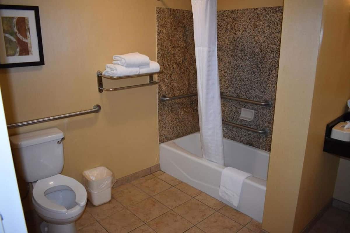 Bathroom | Free toiletries, hair dryer, towels