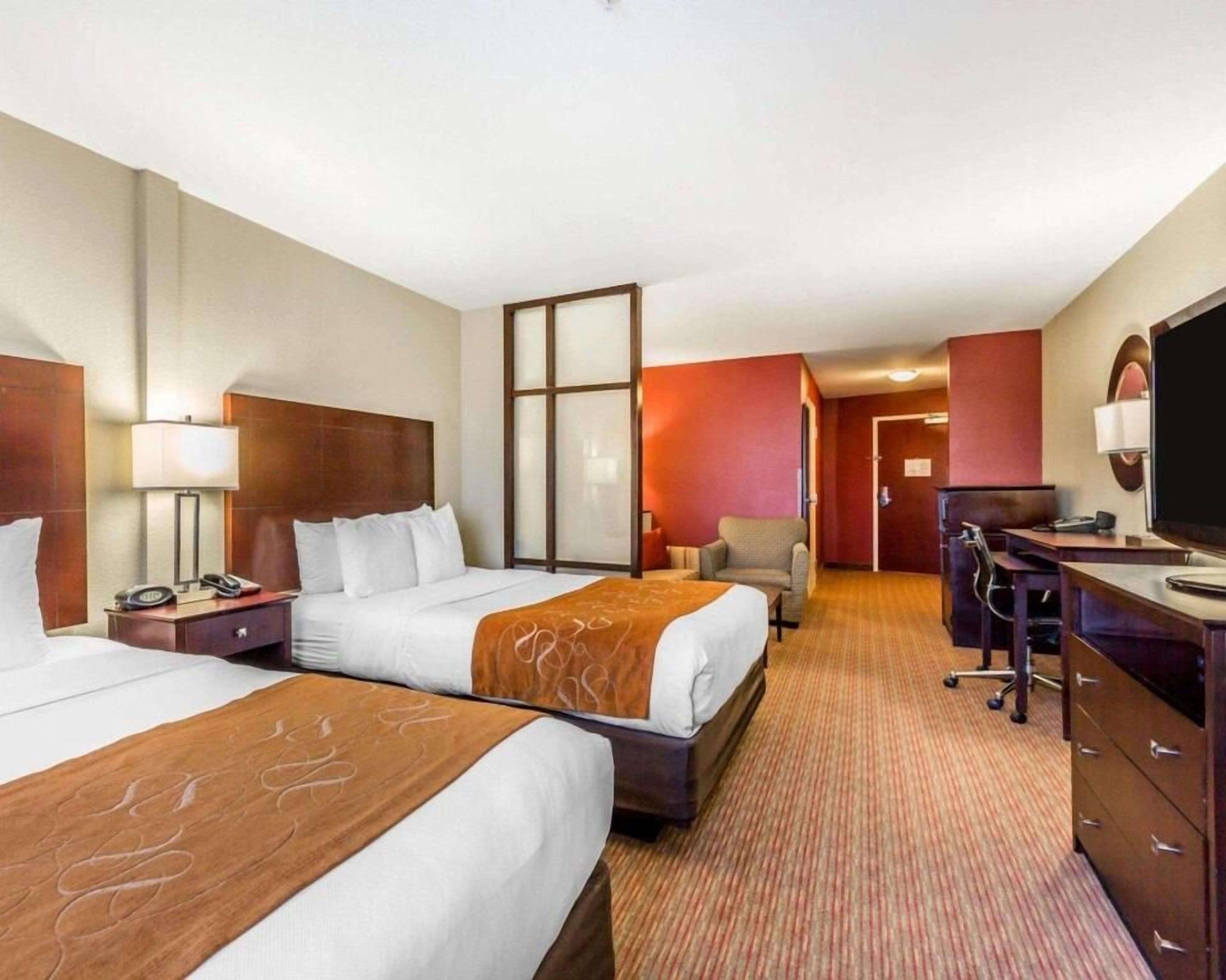 1 bedroom, premium bedding, pillowtop beds, desk