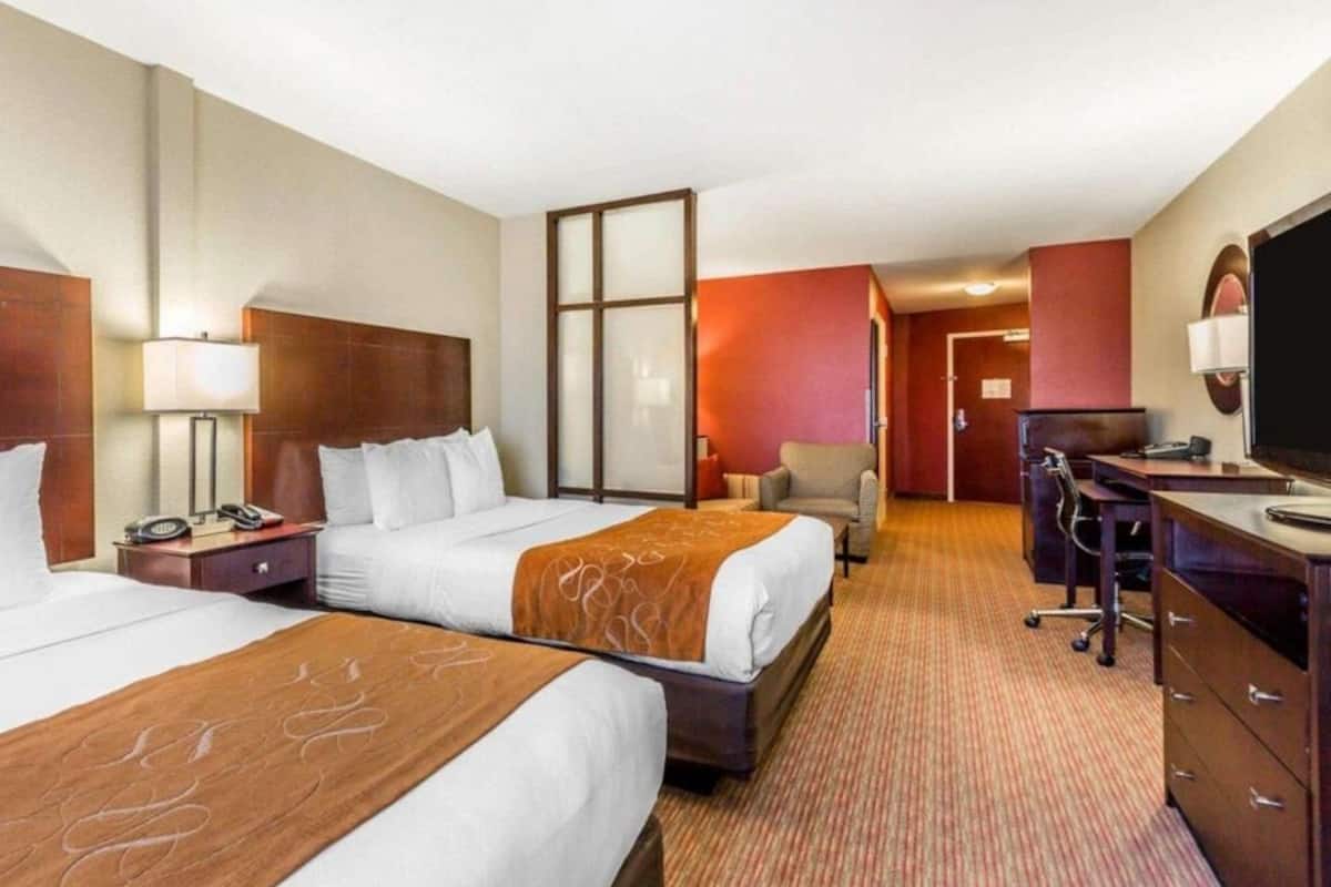 1 bedroom, premium bedding, pillowtop beds, desk