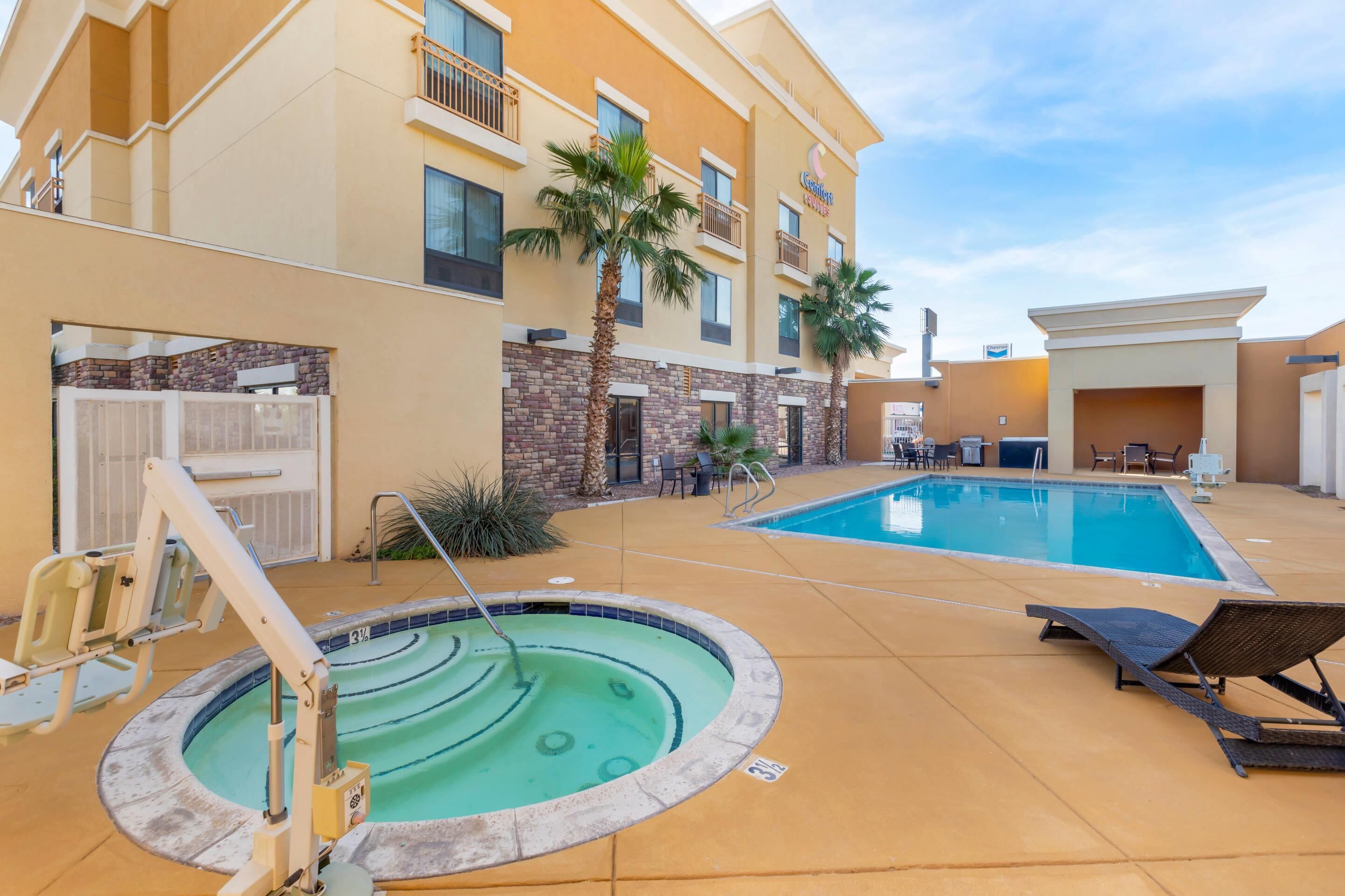 حمّام سباحة خارجي، مقاعد للتشمس