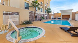 A hotel with a swimming pool, lounge chairs, and a covered patio area. - Comfort Suites Blythe (Blythe)